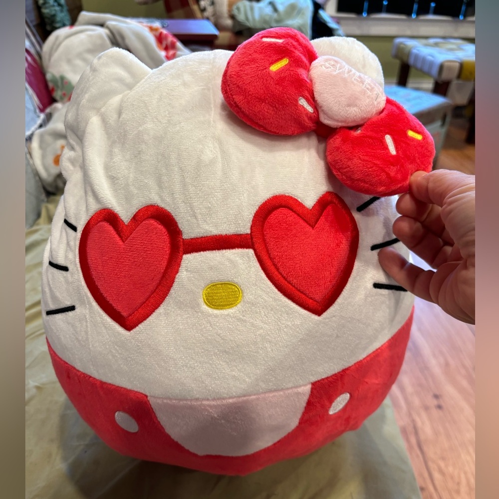 Hello Kitty Squishmallow